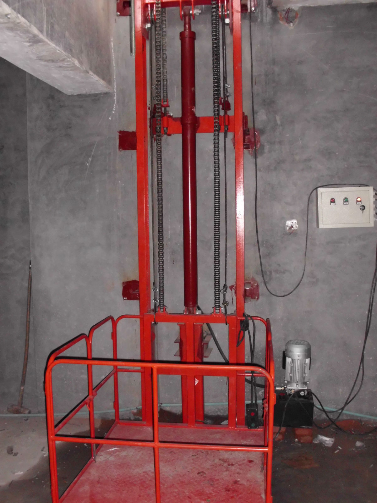 電動(dòng)液壓升降平臺(tái) 壁掛大噸位升降機(jī) 兩層三層鏈條提升機(jī) 導(dǎo)軌式貨梯